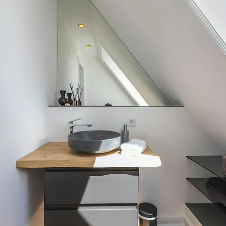 Konstantin Tipkenhues Apartment